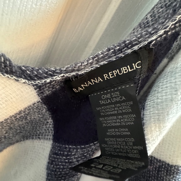 Banana Republic giant scarf wrap new - Picture 3 of 5